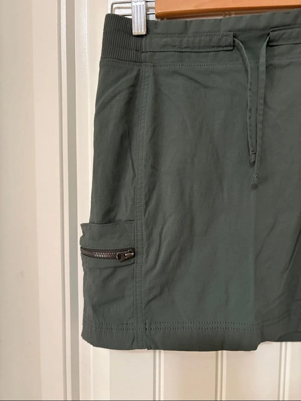Athleta Olive Green Active Skort with Zip Pockets - Picture 2 of 9